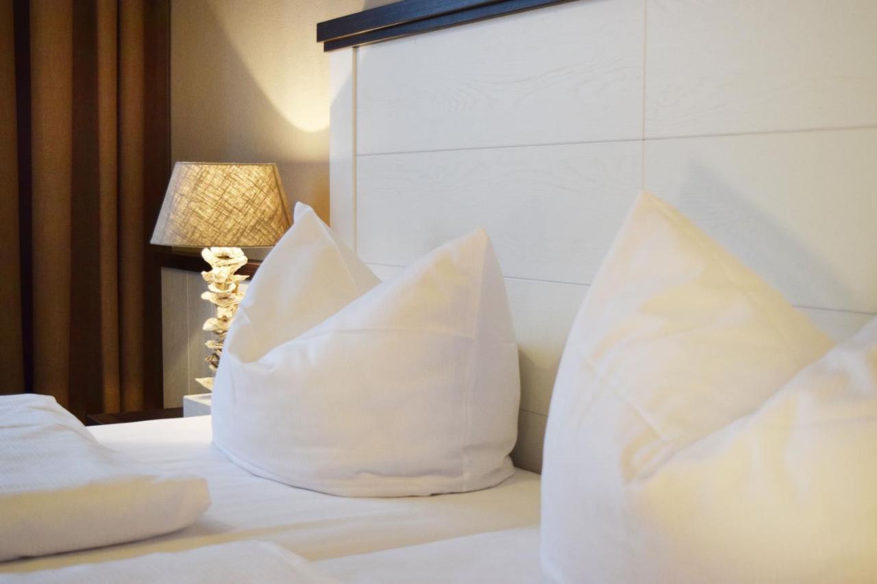 Hotel Strandschloesschen Любек Екстер'єр фото