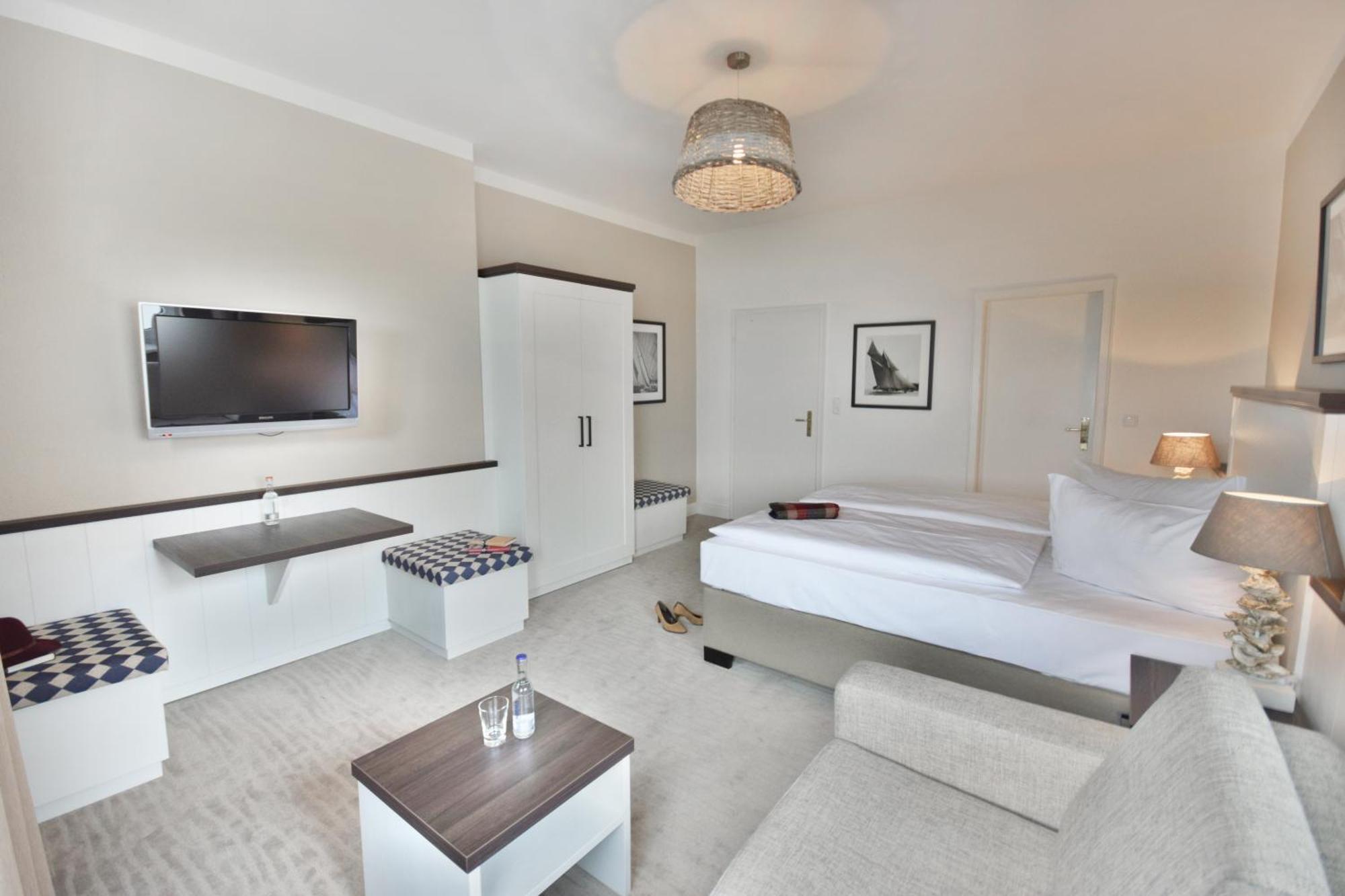 Hotel Strandschloesschen Любек Екстер'єр фото