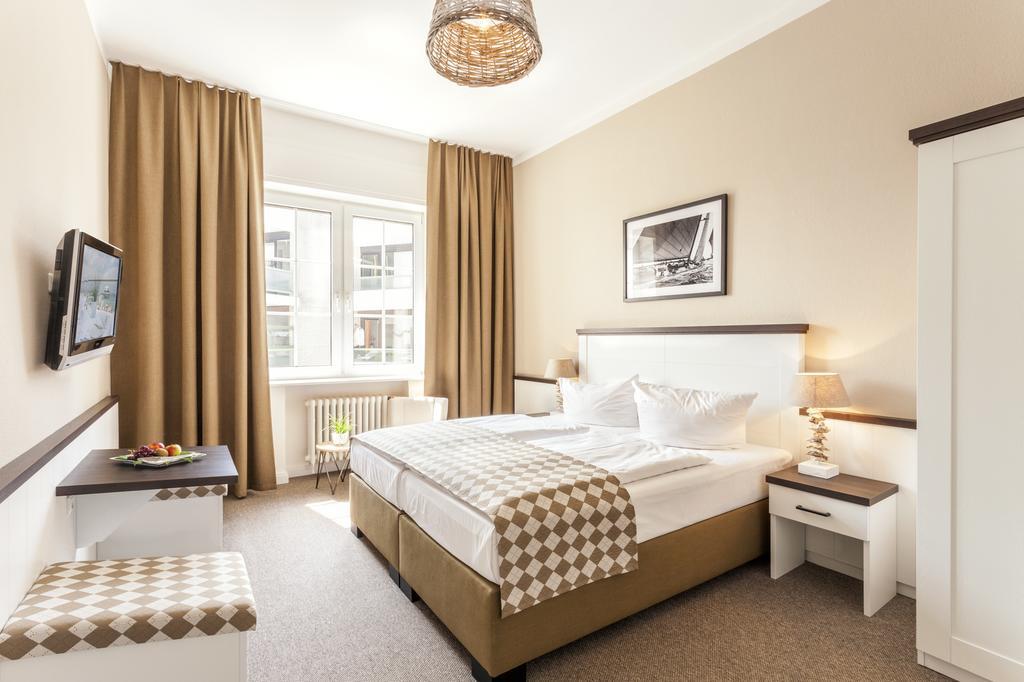 Hotel Strandschloesschen Любек Екстер'єр фото