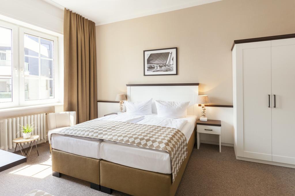Hotel Strandschloesschen Любек Екстер'єр фото