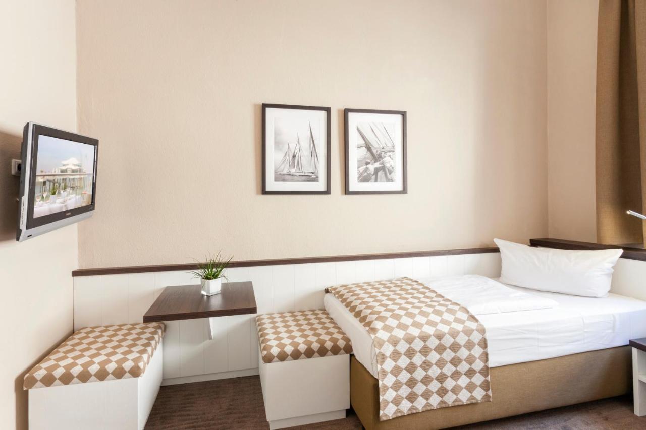 Hotel Strandschloesschen Любек Екстер'єр фото