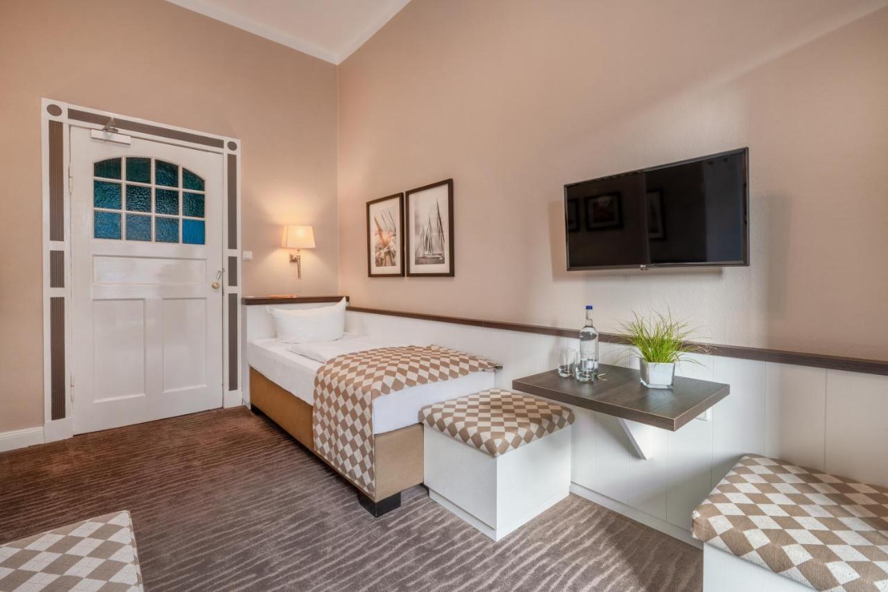 Hotel Strandschloesschen Любек Екстер'єр фото