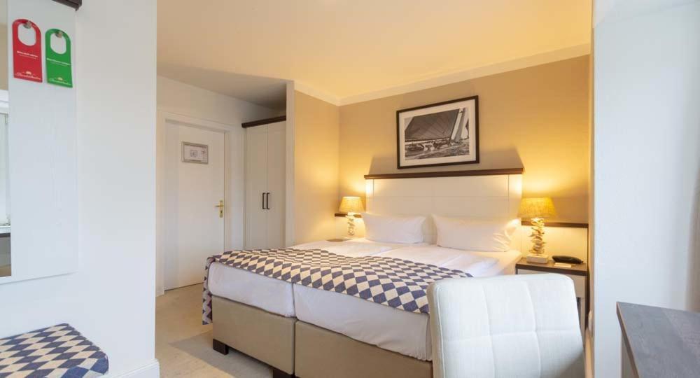 Hotel Strandschloesschen Любек Екстер'єр фото
