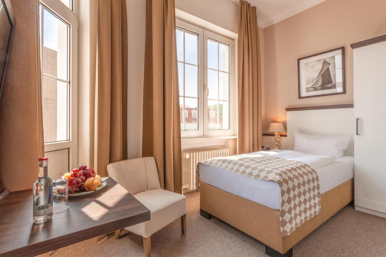 Hotel Strandschloesschen Любек Екстер'єр фото