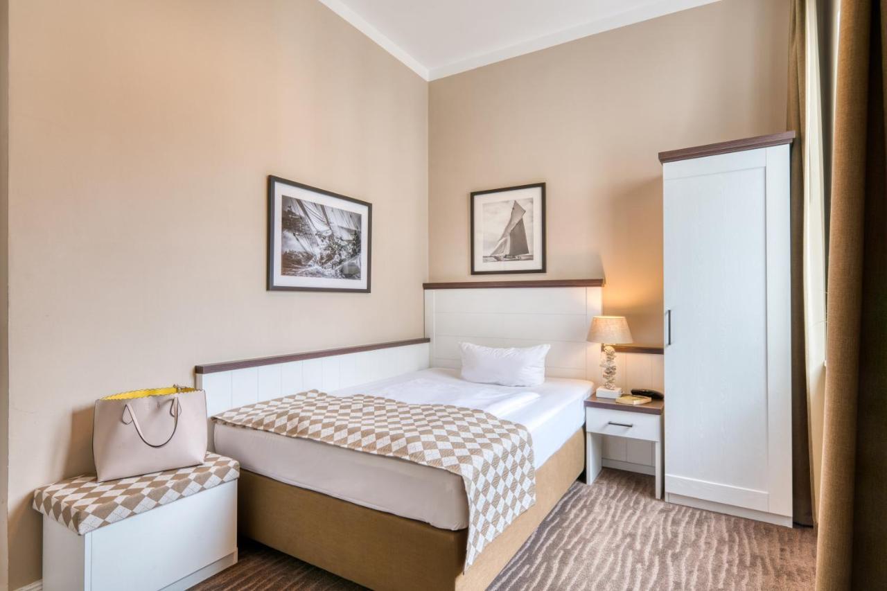 Hotel Strandschloesschen Любек Екстер'єр фото
